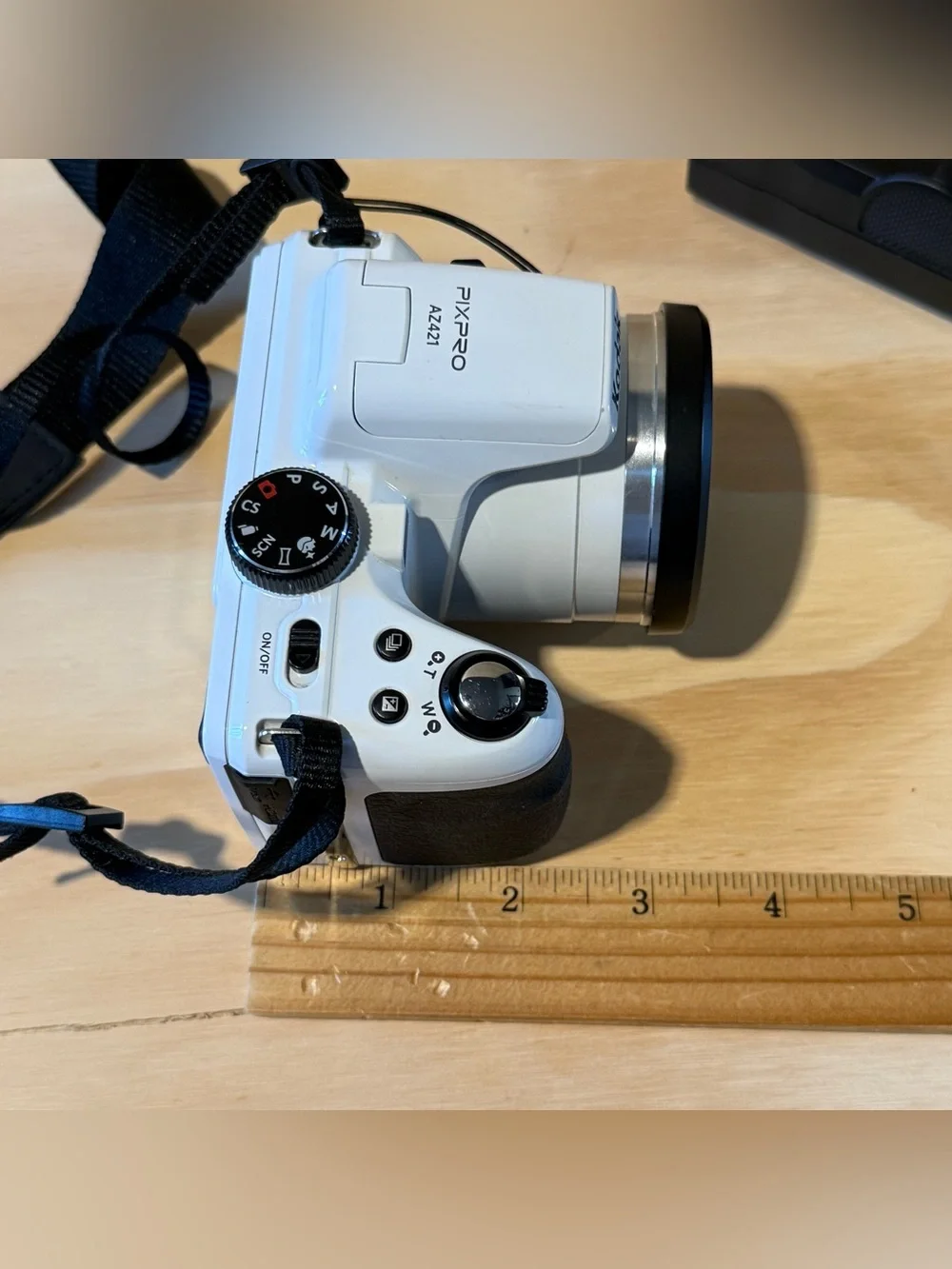 Kodak PIXPRO AZ421 16.0 MP Digital Camera Wht Tested Good w/Bat-Char-SDCard Read